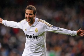 世乒赛次回合对决在即！莱比锡演练定位球，利雅得新月密集防守应对-LD 乐动APP下载